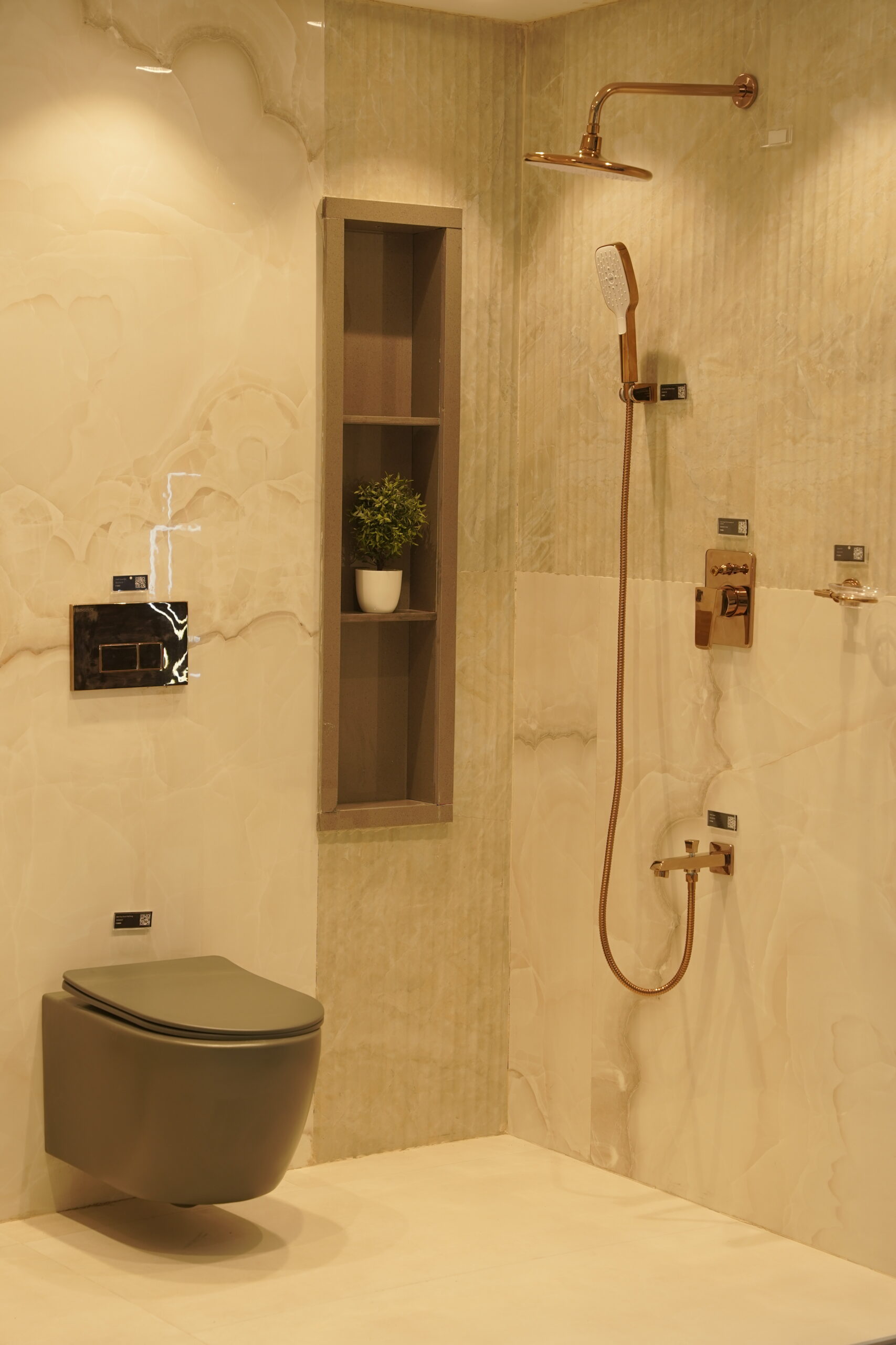 Elegant freestanding bathtub